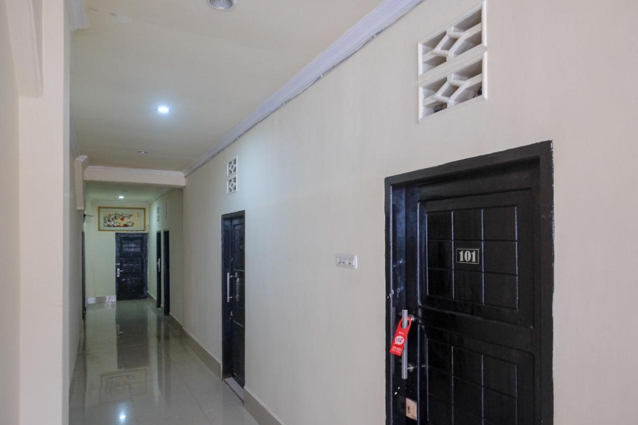 Reddoorz At Hotel Rich Parepare Near Pantai Mattirotasi Esterno foto