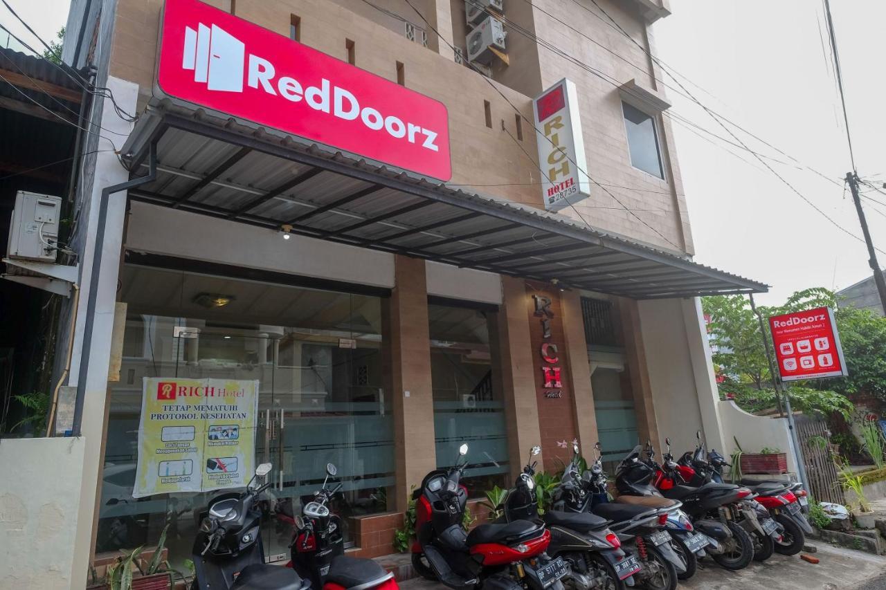 Reddoorz At Hotel Rich Parepare Near Pantai Mattirotasi Esterno foto