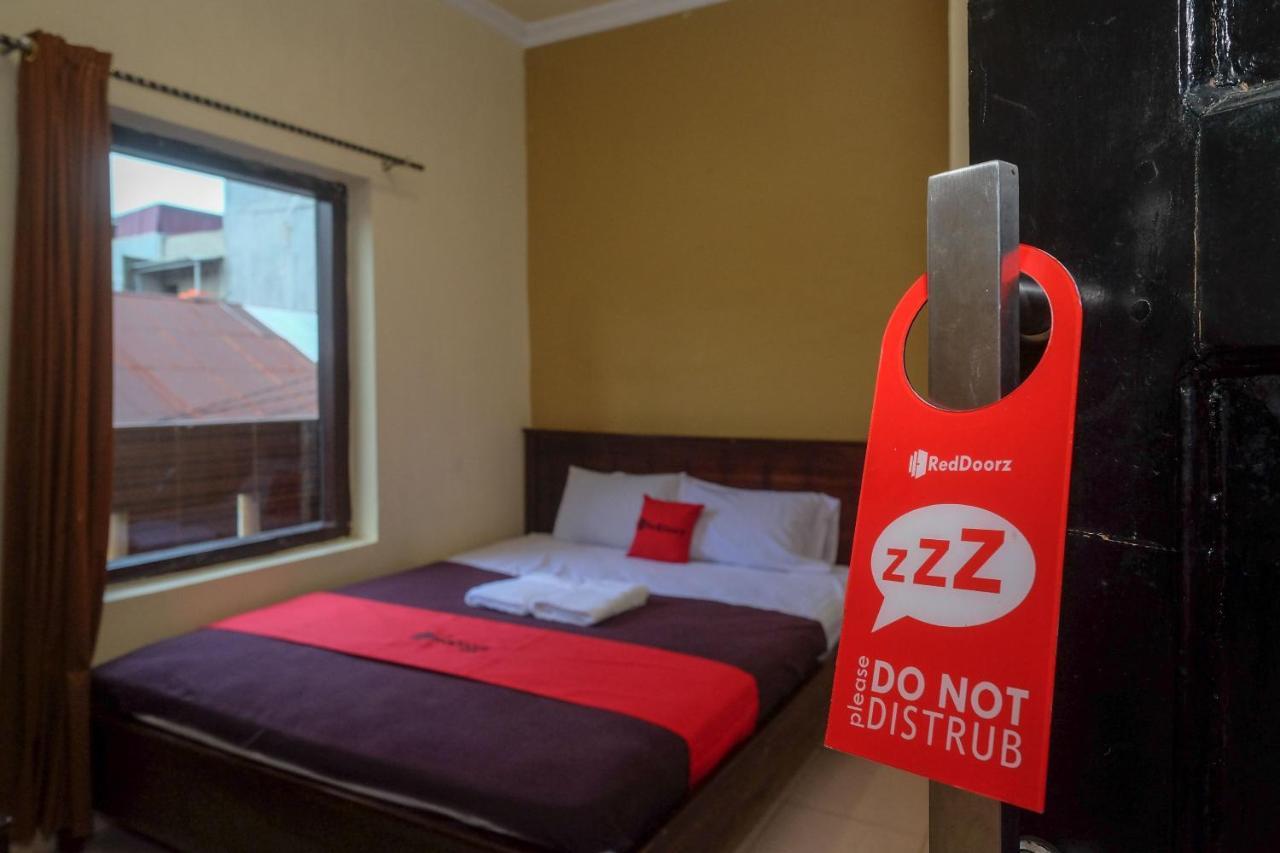 Reddoorz At Hotel Rich Parepare Near Pantai Mattirotasi Esterno foto