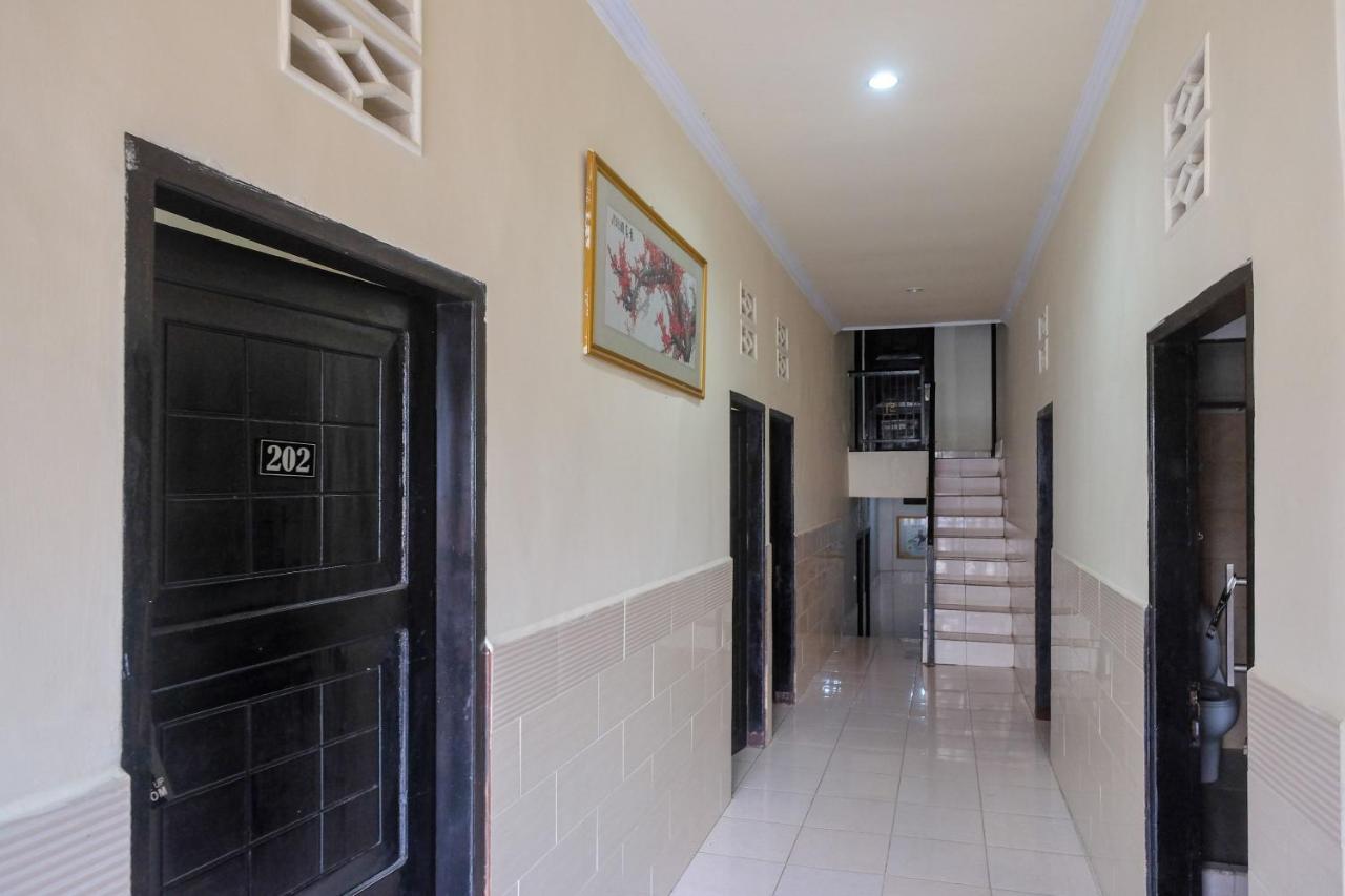 Reddoorz At Hotel Rich Parepare Near Pantai Mattirotasi Esterno foto
