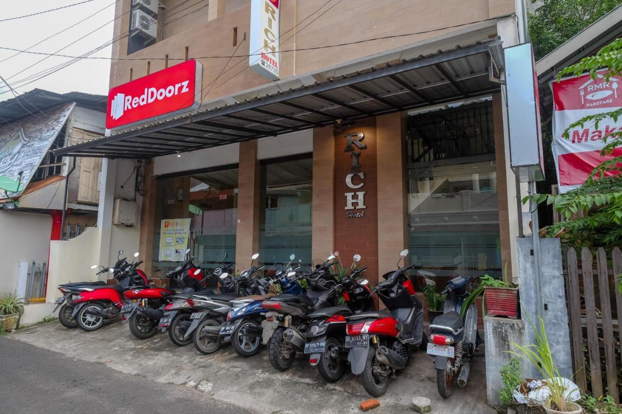 Reddoorz At Hotel Rich Parepare Near Pantai Mattirotasi Esterno foto